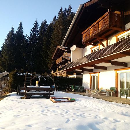 Almhaus Florian Apartment Трефен Екстериор снимка