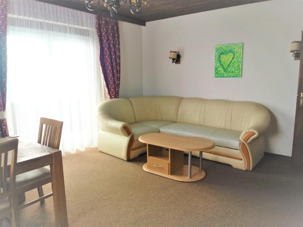 Almhaus Florian Apartment Трефен Екстериор снимка