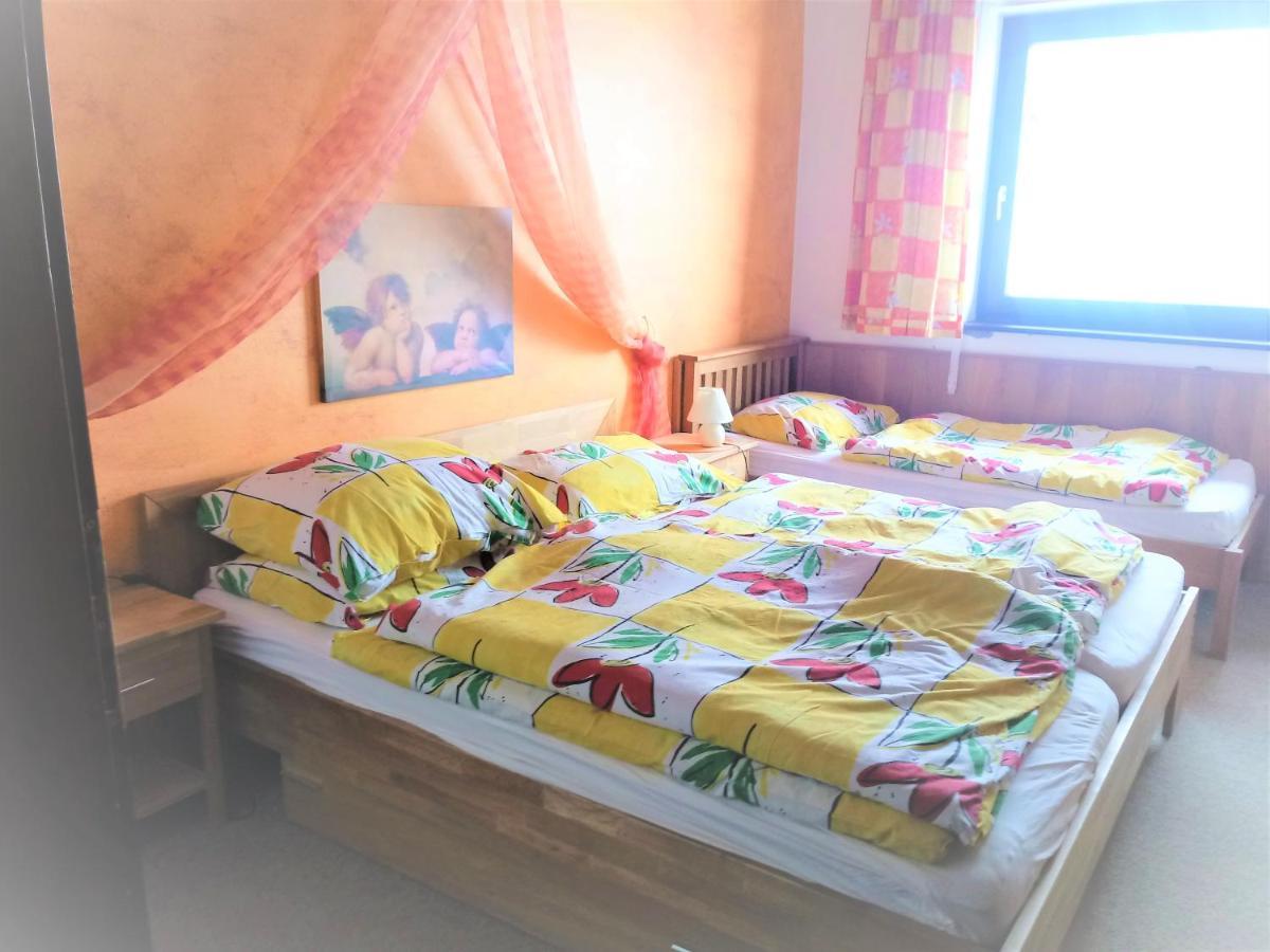 Almhaus Florian Apartment Трефен Екстериор снимка