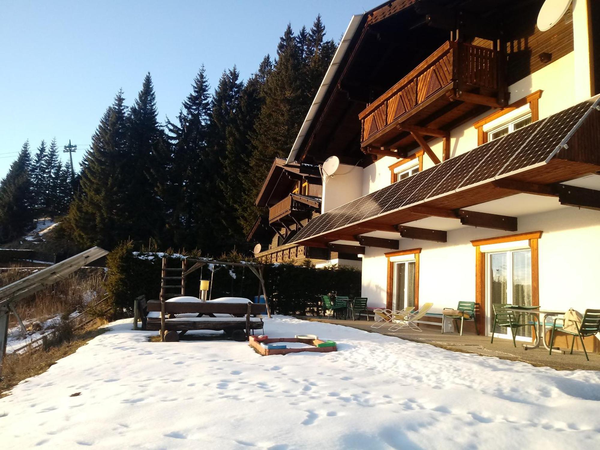 Almhaus Florian Apartment Трефен Екстериор снимка