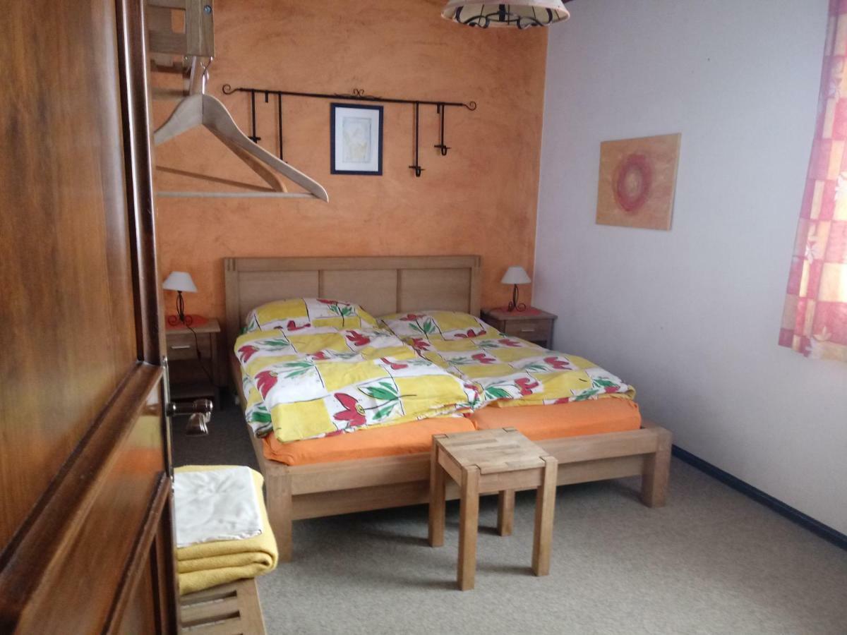 Almhaus Florian Apartment Трефен Екстериор снимка