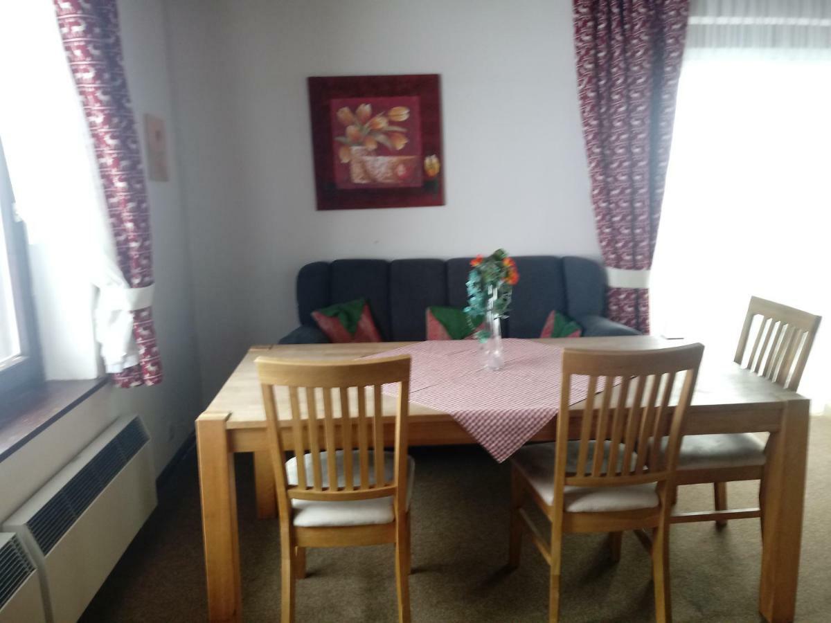 Almhaus Florian Apartment Трефен Екстериор снимка
