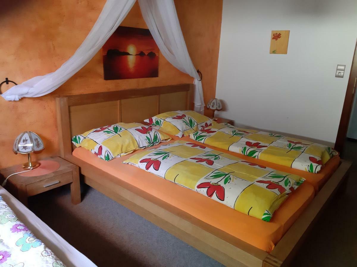 Almhaus Florian Apartment Трефен Екстериор снимка