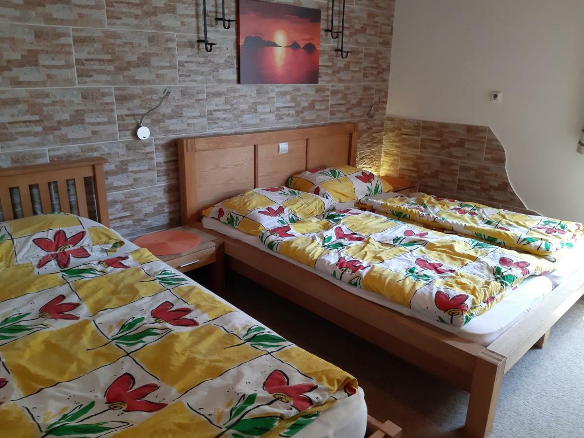Almhaus Florian Apartment Трефен Екстериор снимка