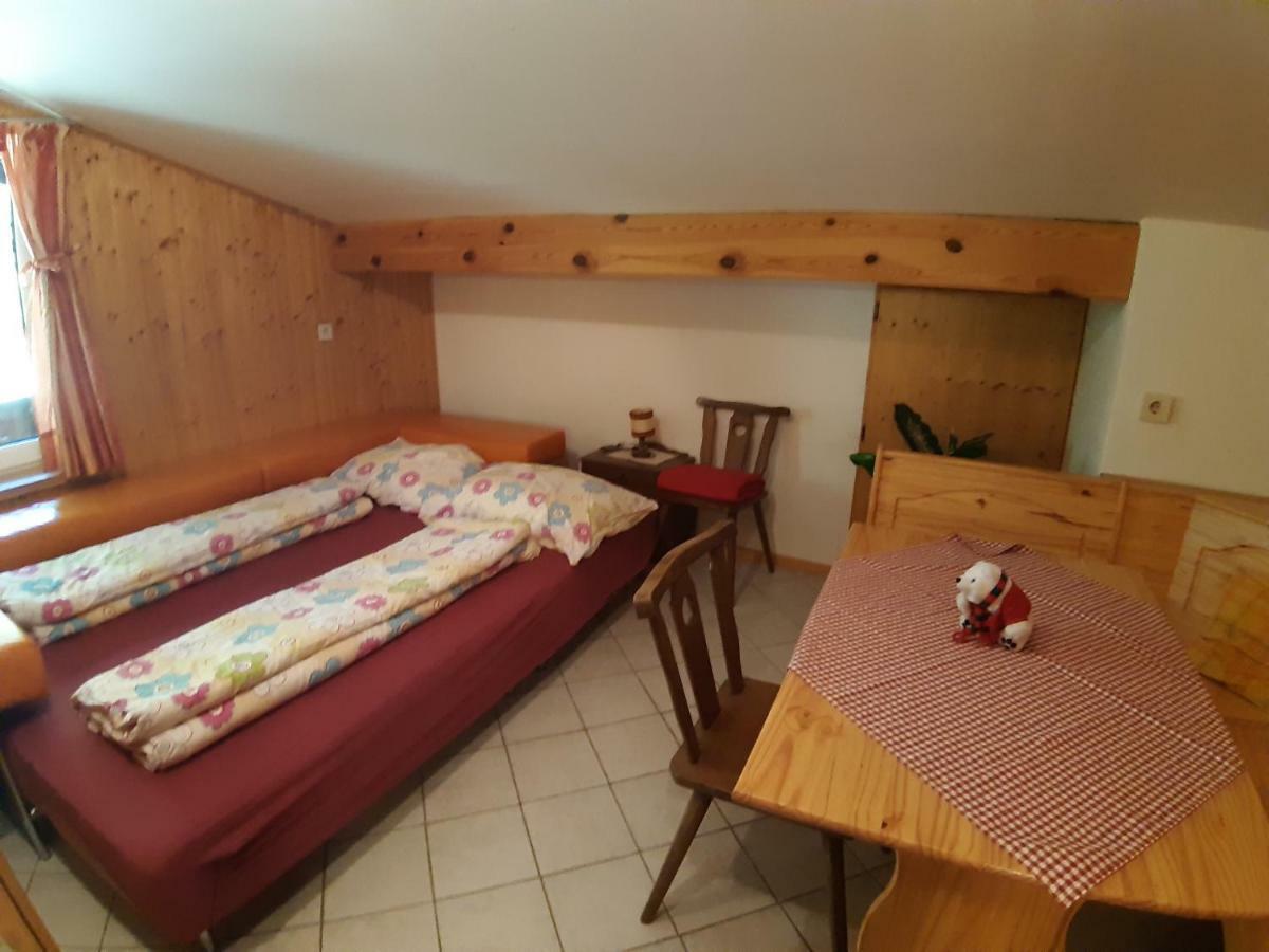 Almhaus Florian Apartment Трефен Екстериор снимка